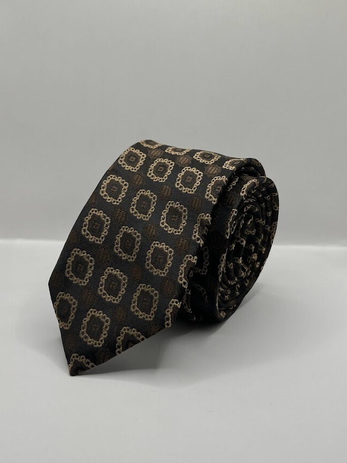 Gravata Marrom Medalhão Dourado, modelo Nº 18