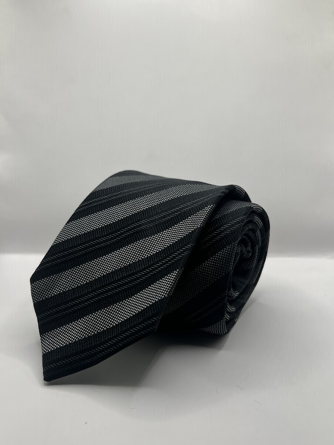 Gravata Preto Listrado Prata, modelo Nº 21